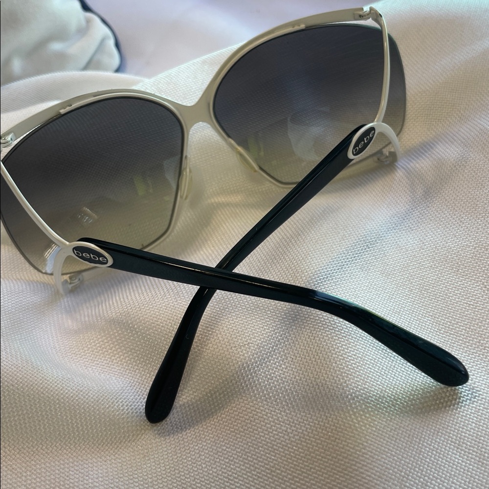 😎Bebe Elegant White Sunglasses with CASE - Picture 3 of 12